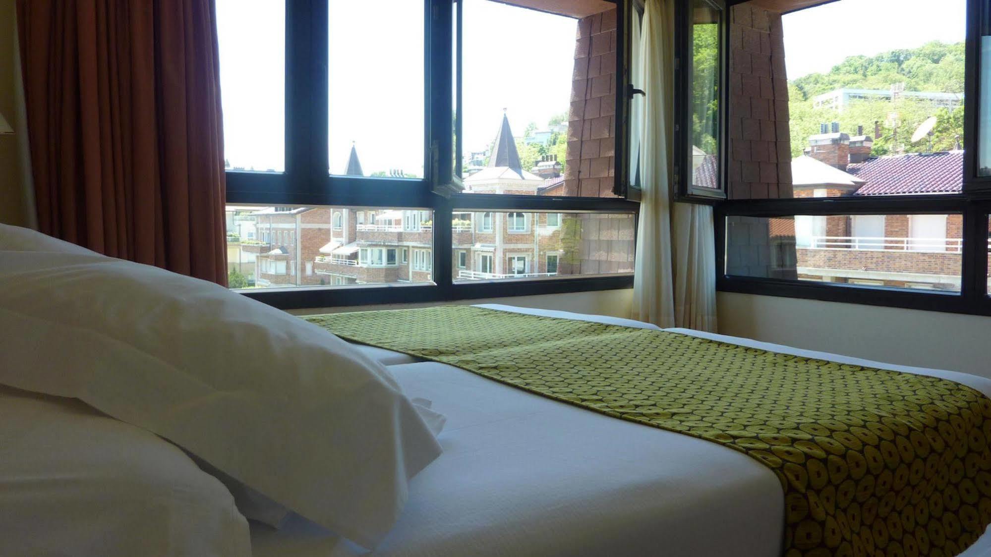 Hotel Ezeiza San Sebastian Exterior photo